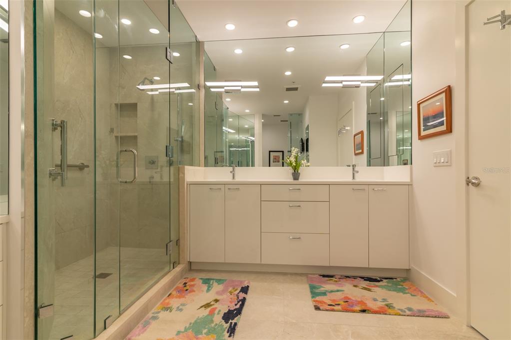 MARINA TOWER - Residential