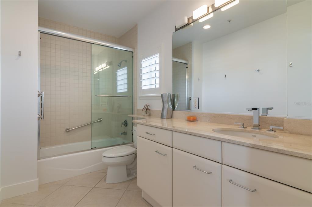 MARINA TOWER - Residential