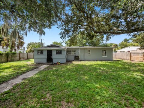 A home in LAKELAND