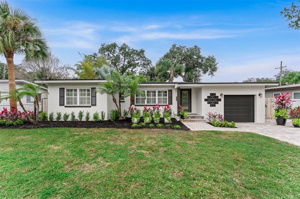 Photo of 1316 Newcastle Drive, Orlando, FL 32806 (MLS # O6451908)