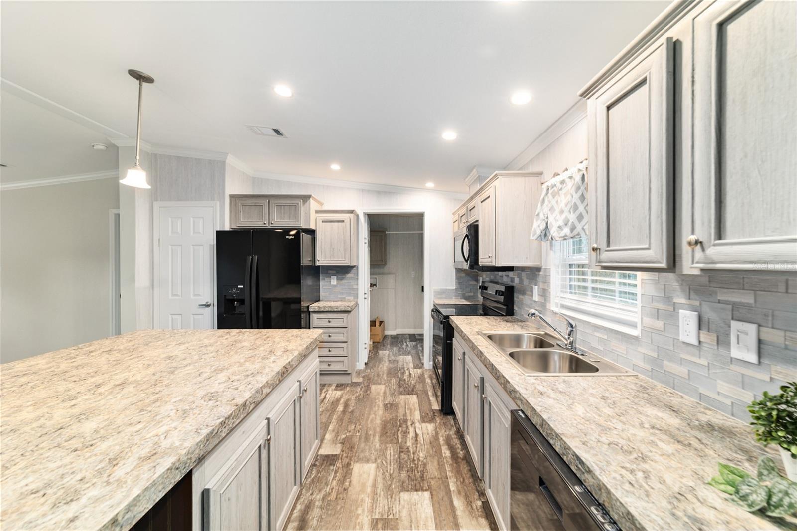 RAINBOW PARK UN 08 - Residential