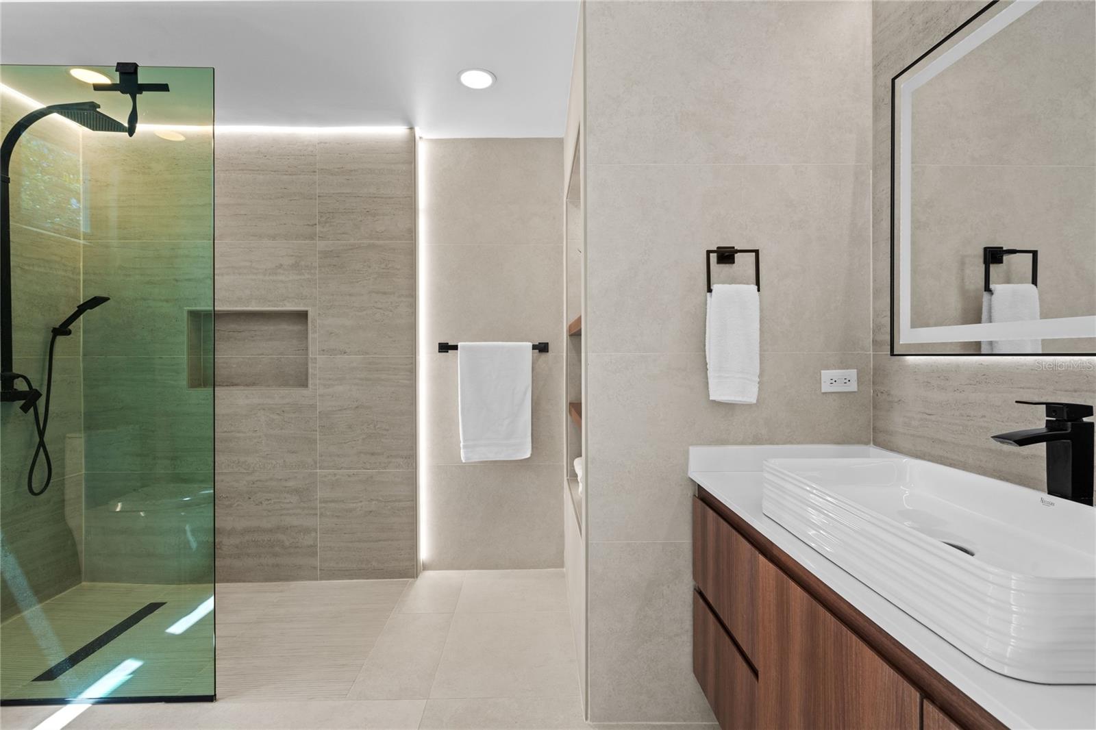 SABANERA DE DORADO - Residential