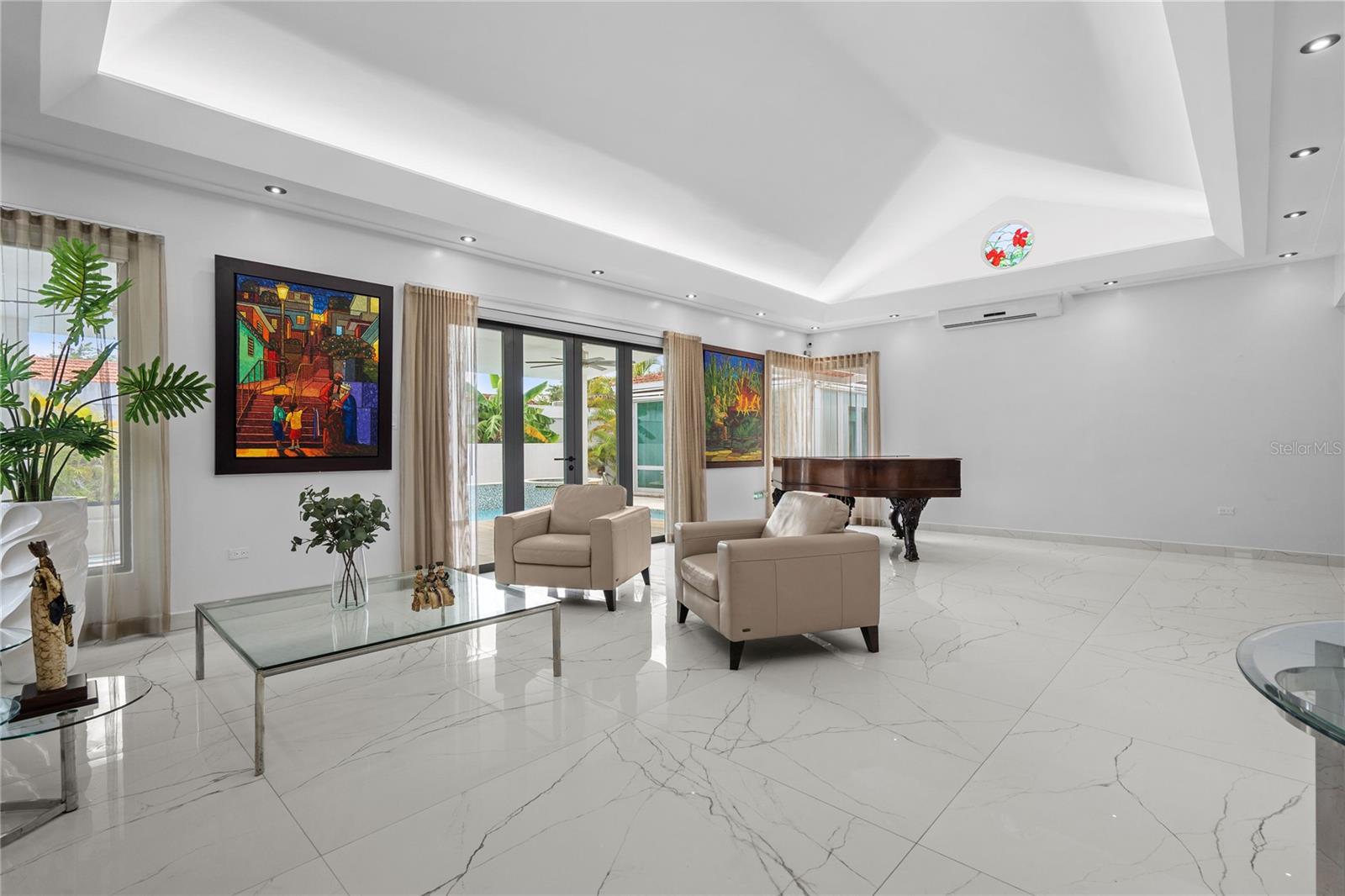 SABANERA DE DORADO - Residential