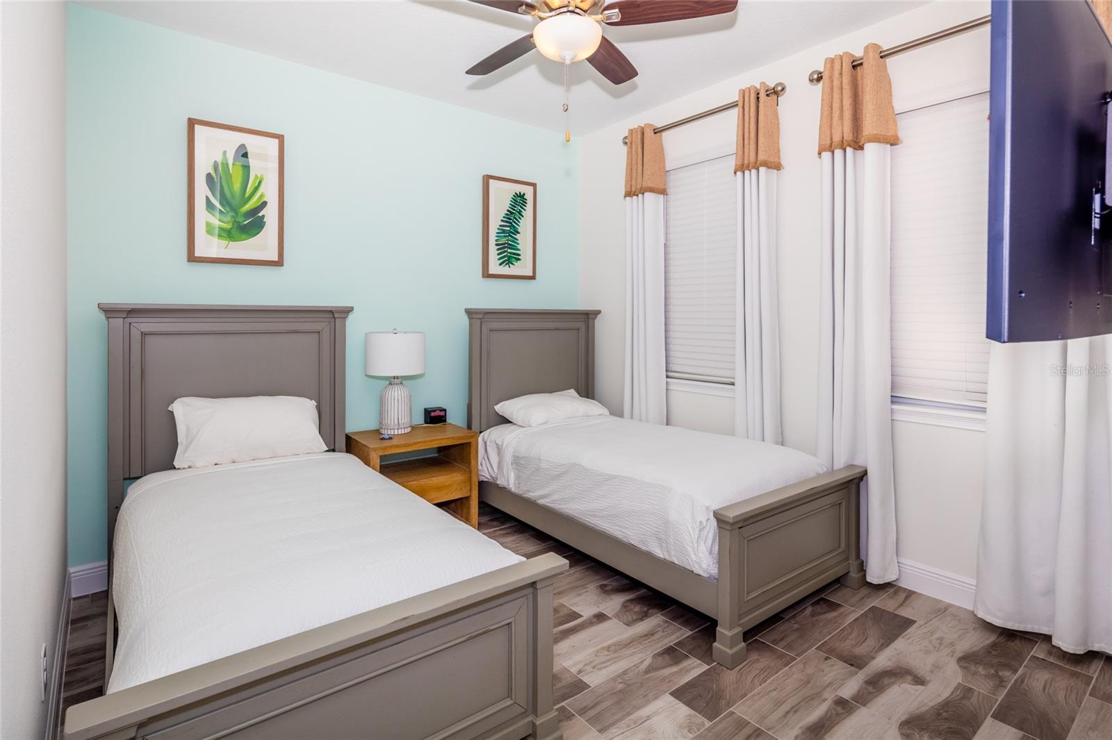 ROLLING OAKS PH 7 PB 30 PGS 167-169 LOT 92 - Residential