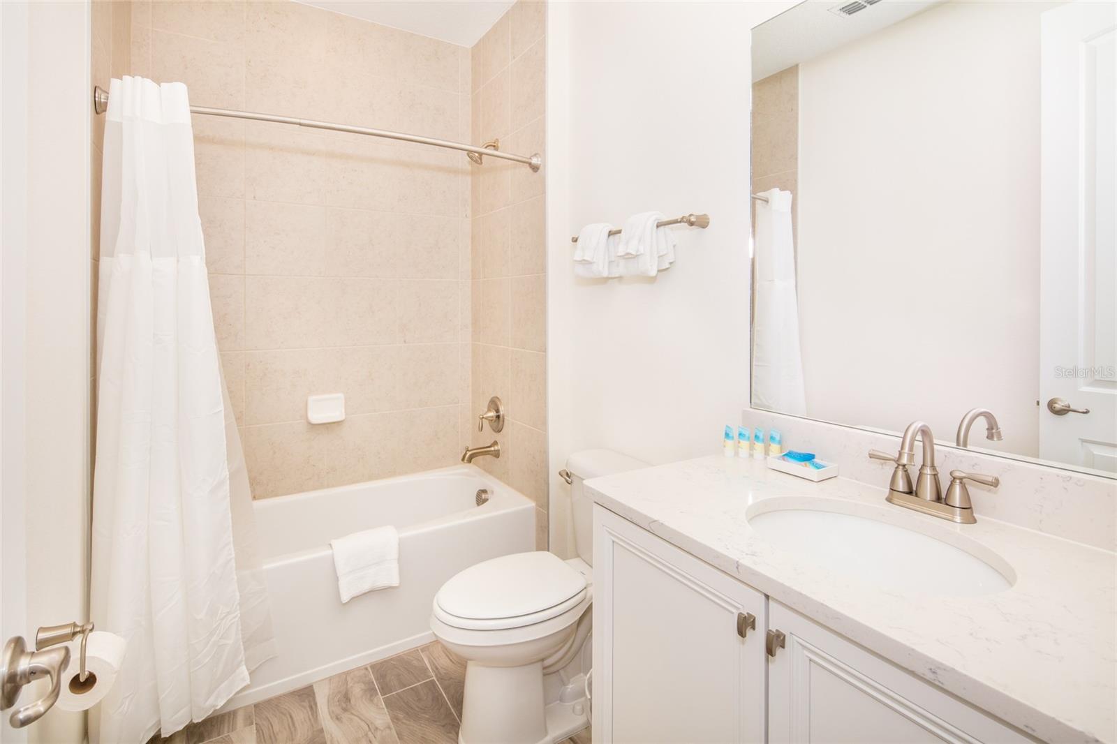 ROLLING OAKS PH 7 PB 30 PGS 167-169 LOT 92 - Residential