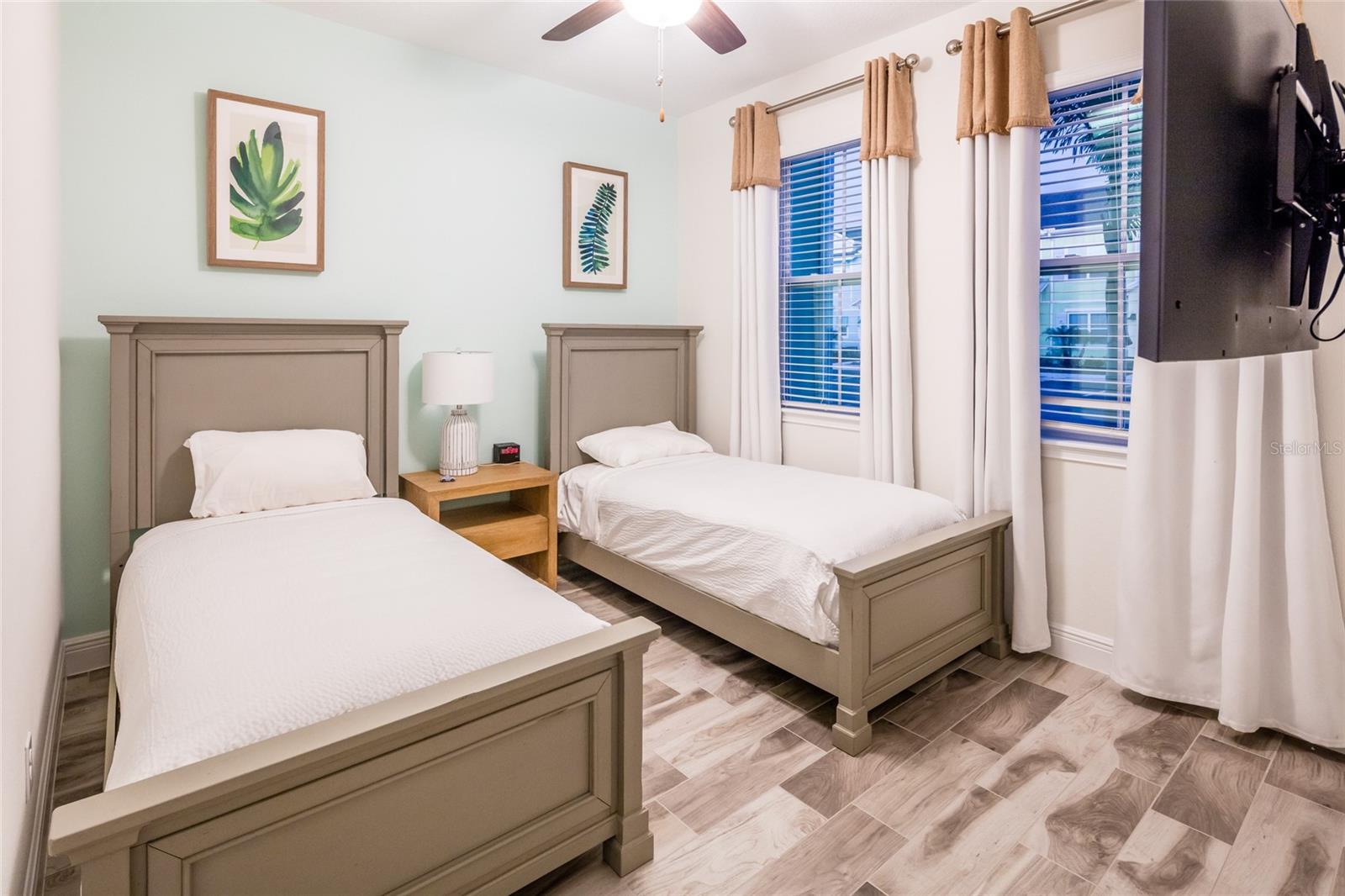 ROLLING OAKS PH 7 PB 30 PGS 167-169 LOT 92 - Residential