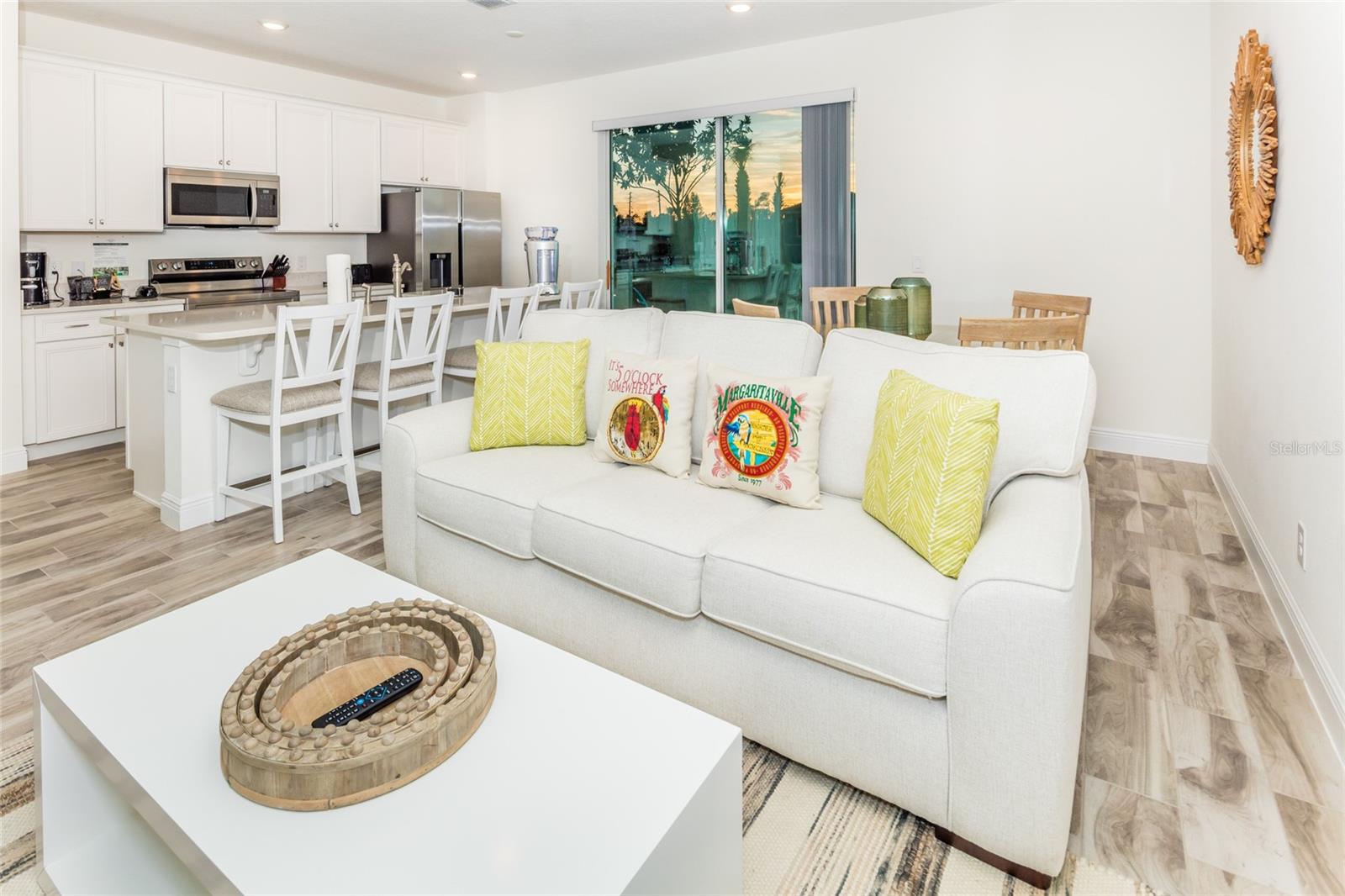 ROLLING OAKS PH 7 PB 30 PGS 167-169 LOT 92 - Residential