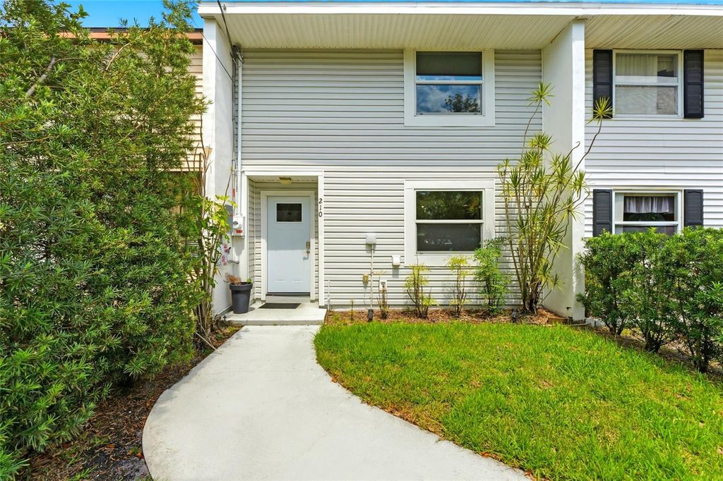Photo of 210 S Malcolm Court, Tampa, FL 33609 (MLS # TB8519631)
