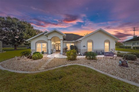 A home in LADY LAKE