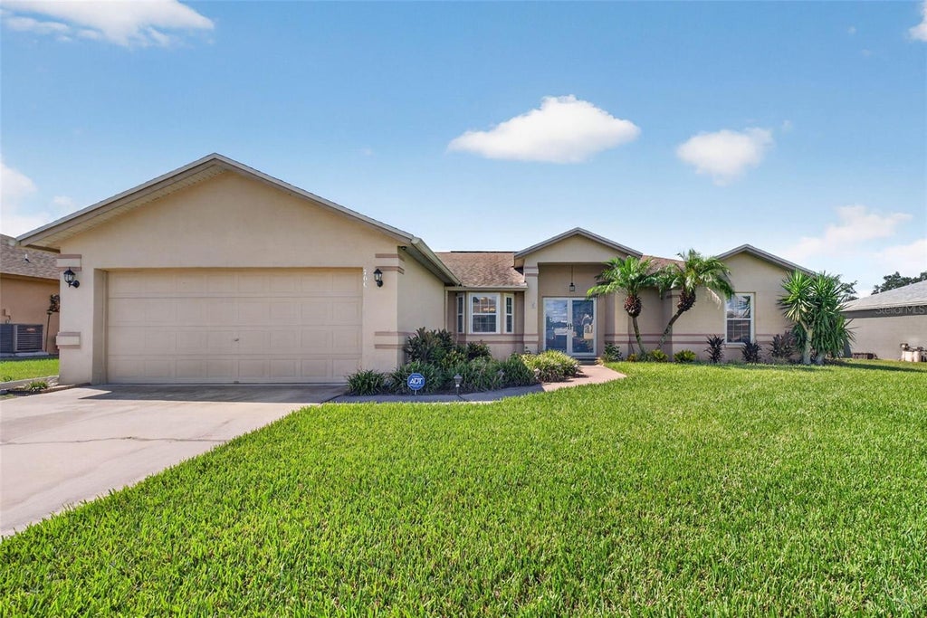 Photo of 706 Highland Crest Loop, Lake Wales, FL 33853 (MLS # O6438300)