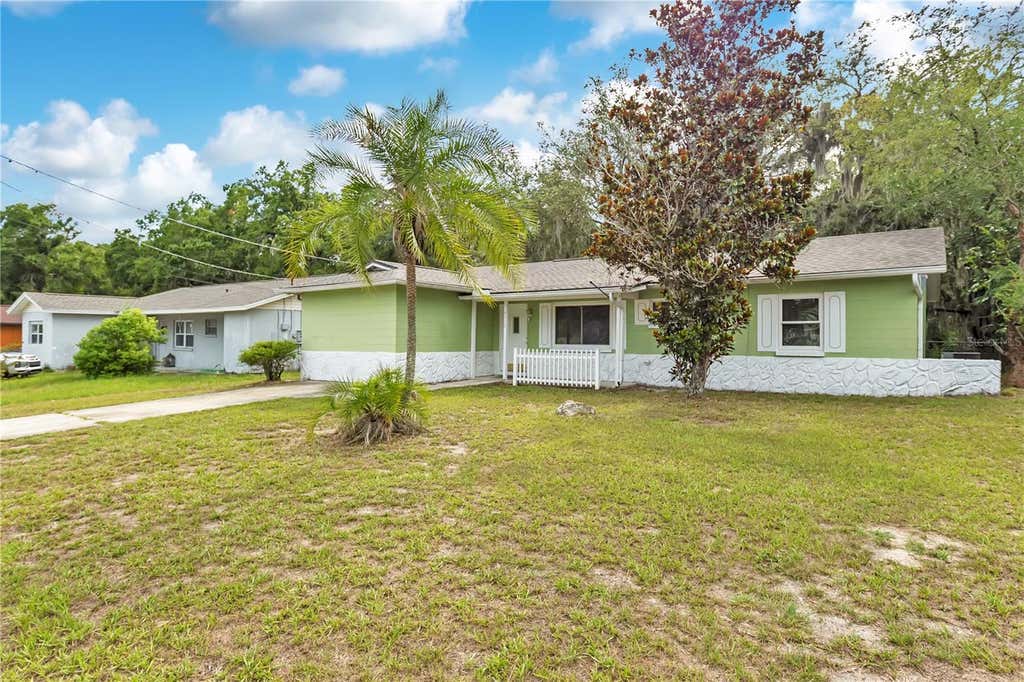 Photo of 8316 Tupelo Dr, Temple Terrace, FL 33637 (MLS # L4963431)