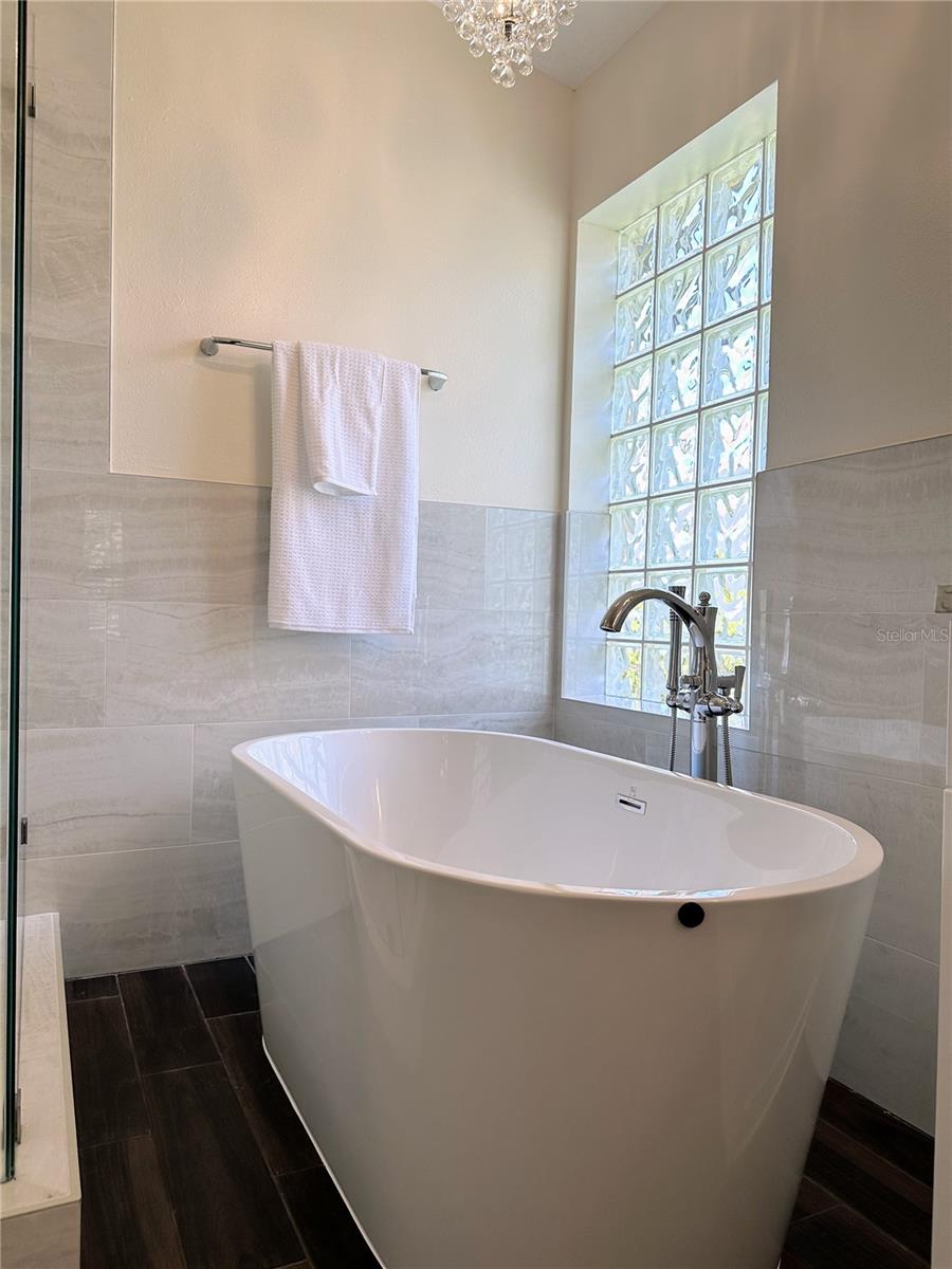 IVY LAKE ESTATES - Residential Lease