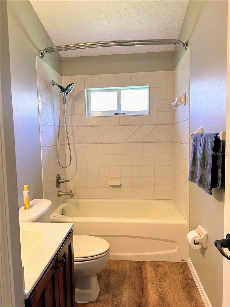 IVY LAKE ESTATES - Residential Lease