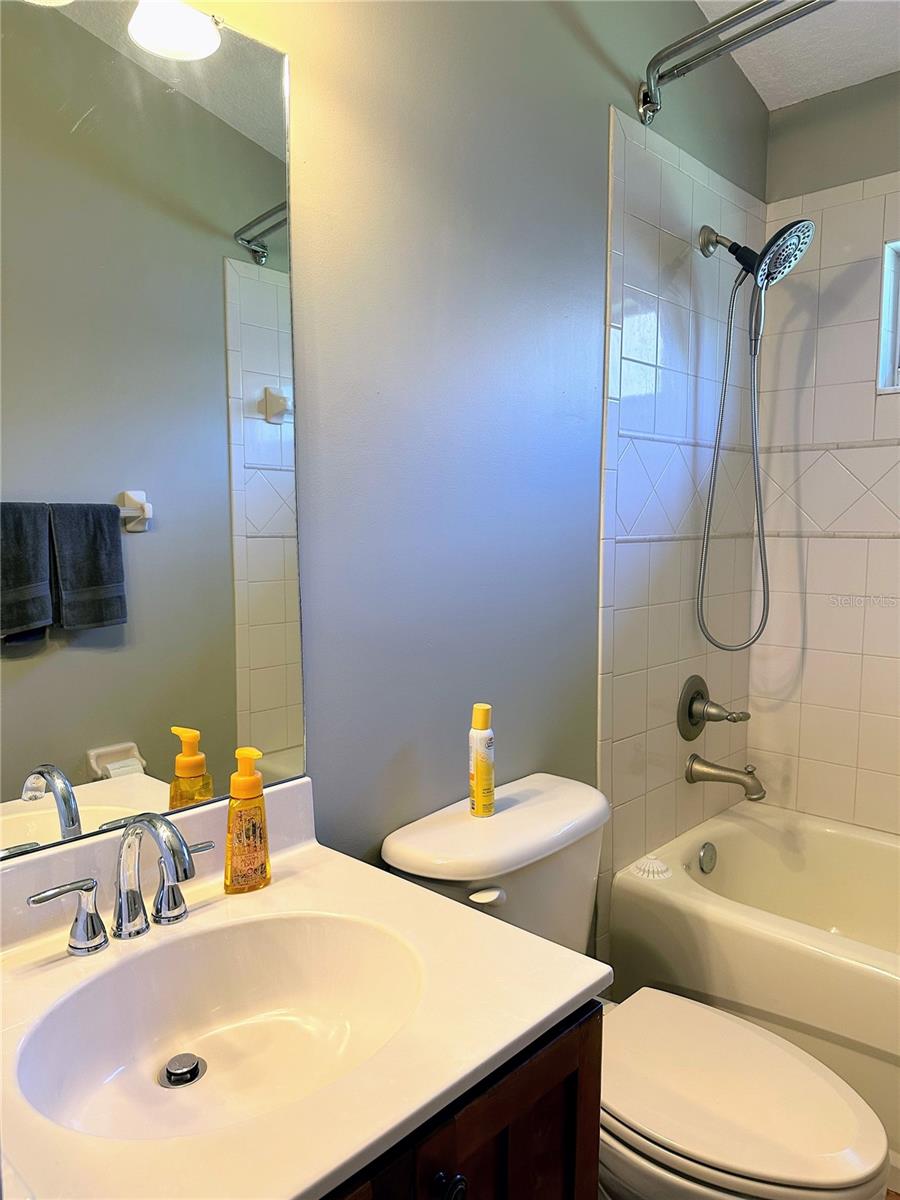 IVY LAKE ESTATES - Residential Lease