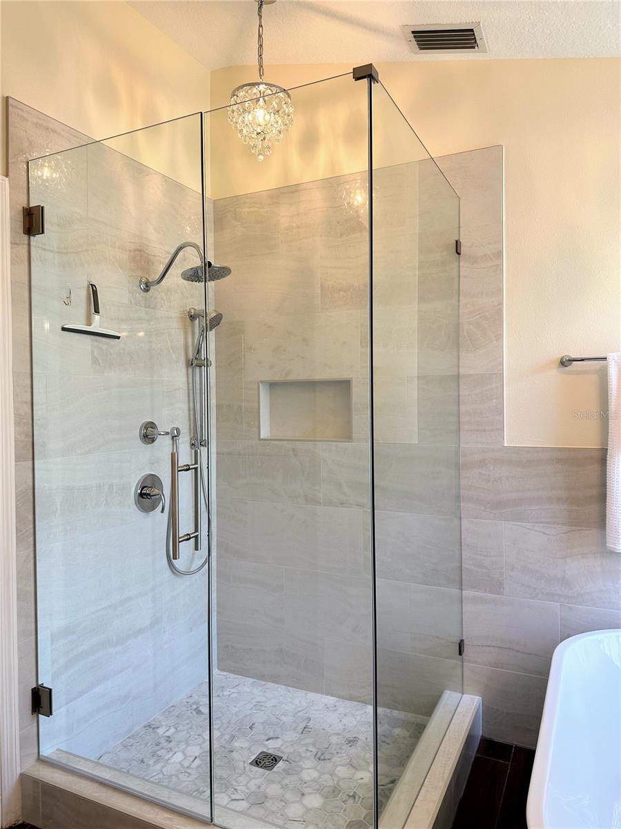 IVY LAKE ESTATES - Residential Lease