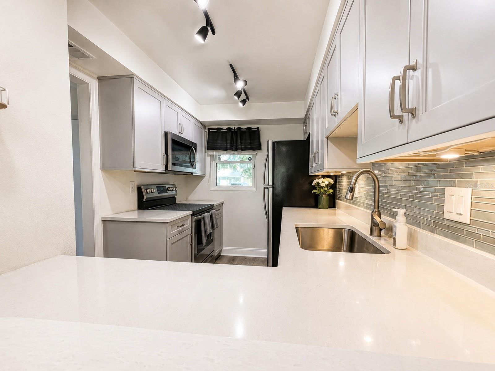 2117 LAKEWOOD CLUB DRIVE S 7-N
