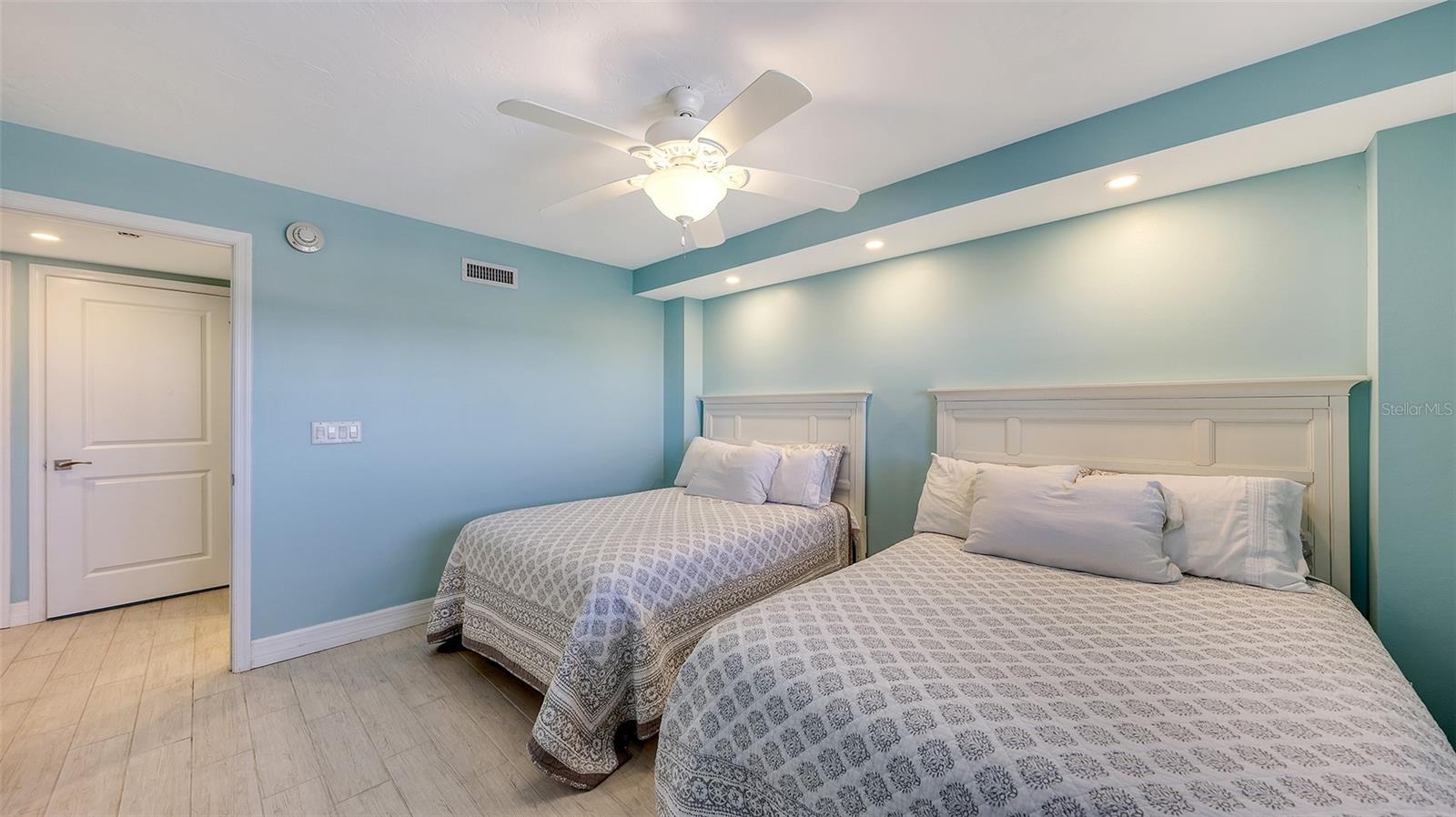 GULF & BAY CLUB PH 3 - Residential