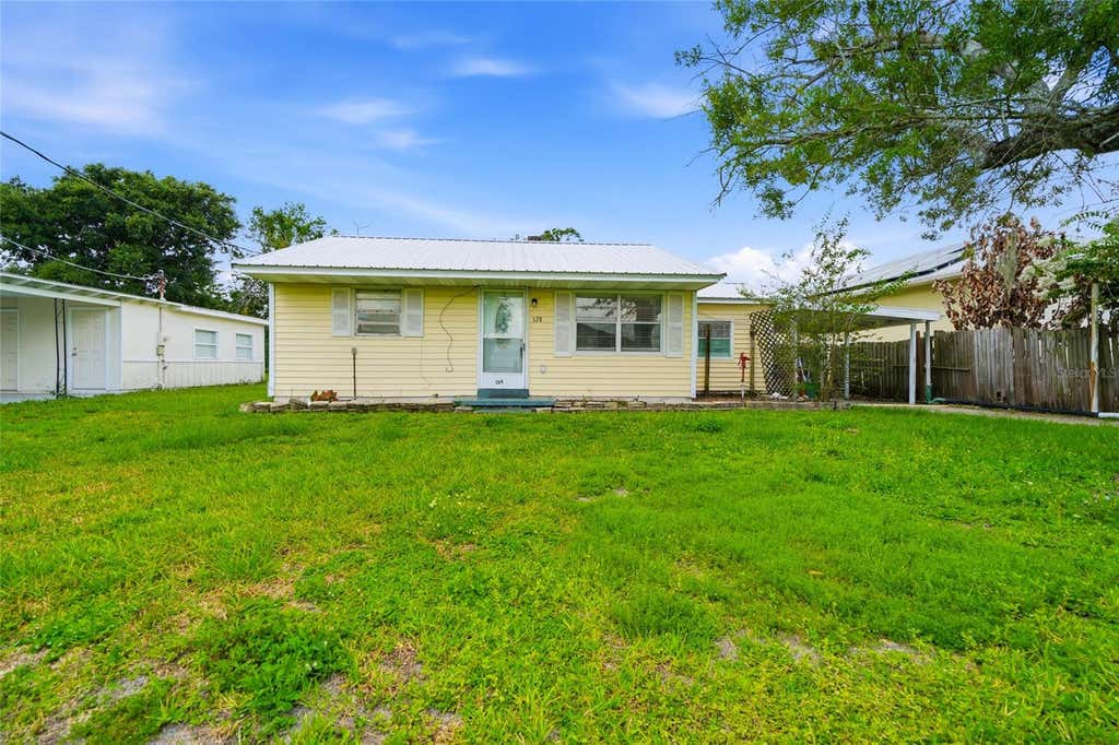 Photo of 128 NW 10th Drive, Mulberry, FL 33860 (MLS # TB8520100)
