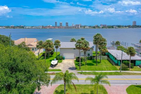 Photo of 1633 Riverside Drive, Daytona Beach, FL 32117 (MLS # A4681115)