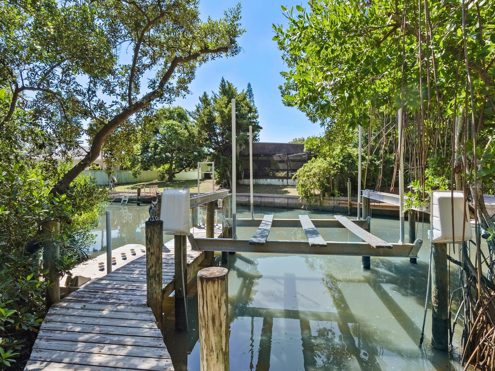 MANGROVES SUB THE - Residential