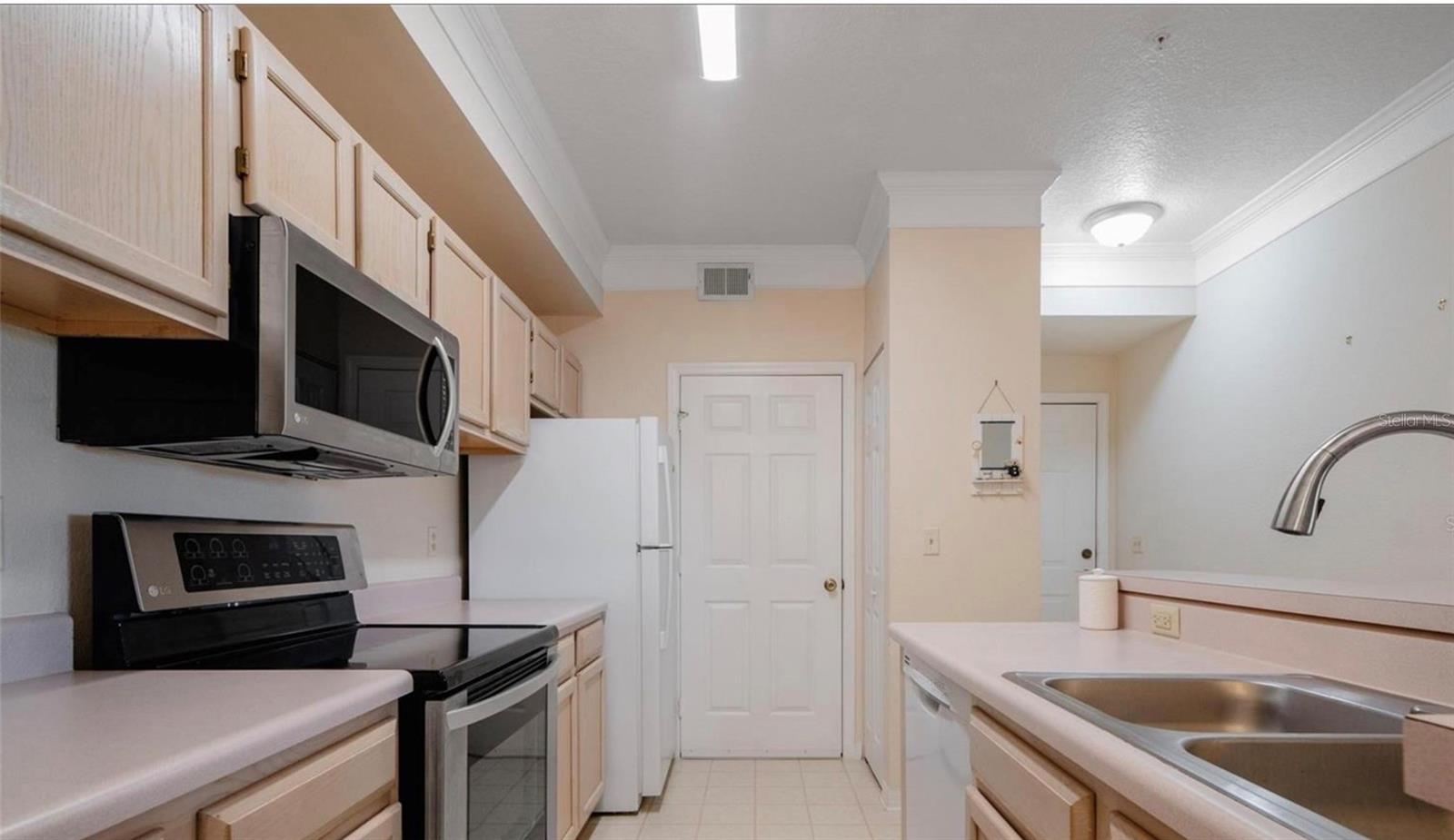 11490 VILLA GRAND 221