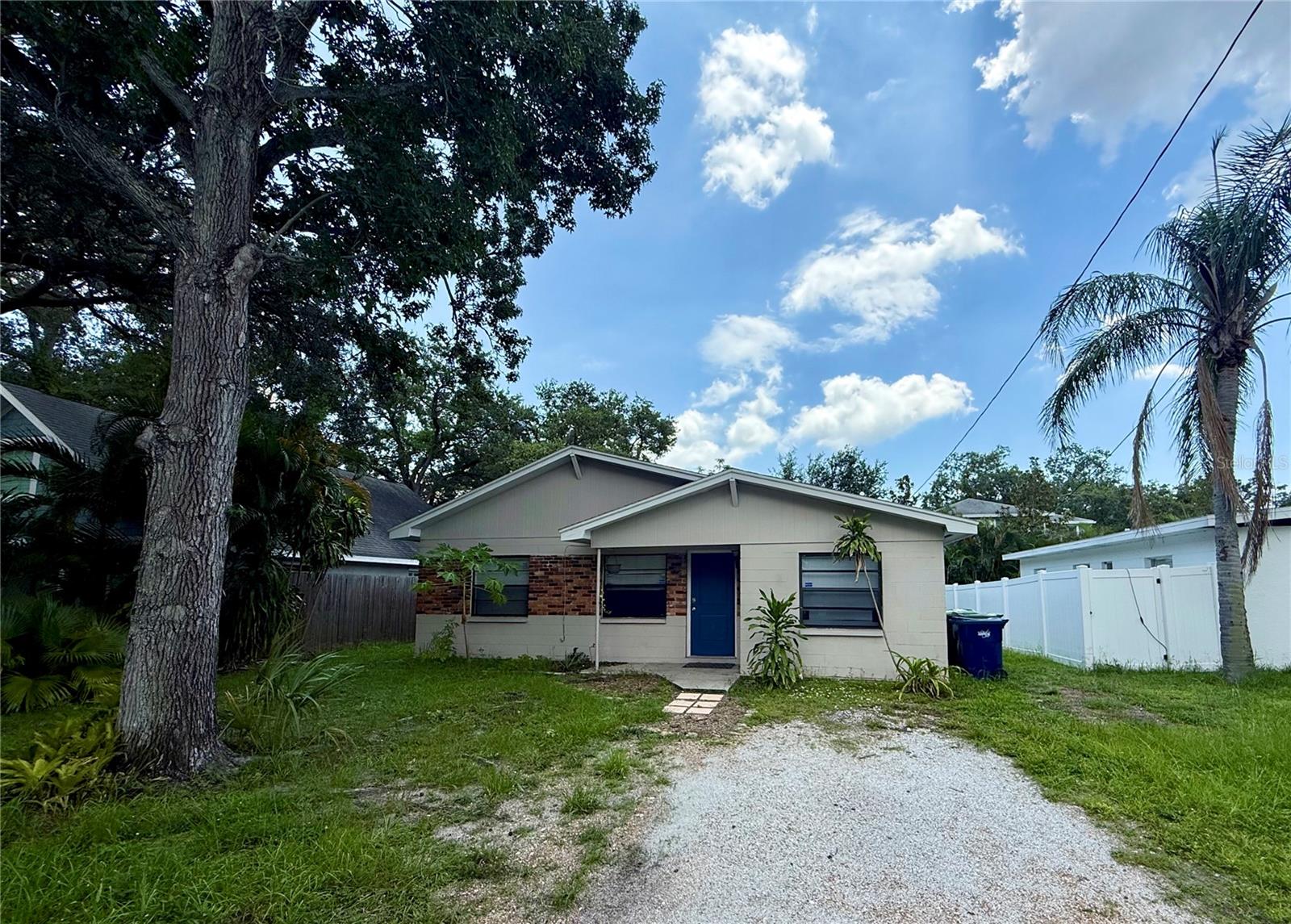 Two bedroom home in the heart of South Tampa. Walking distance to Bayshore, YMCA. Kitchen features stainless steel appliances, granite counters, bonus room could be 3rd bedroom, also includes indoor laundry area. Easy access to MacDill Airfare Base, Downtown Tampa and Bridges to St Pete. More photos coming soon!