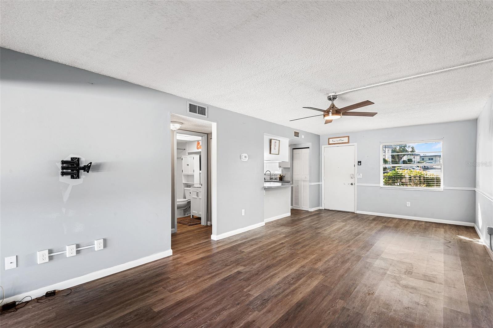 GREEN DOLPHIN PARK CONDO - Residential