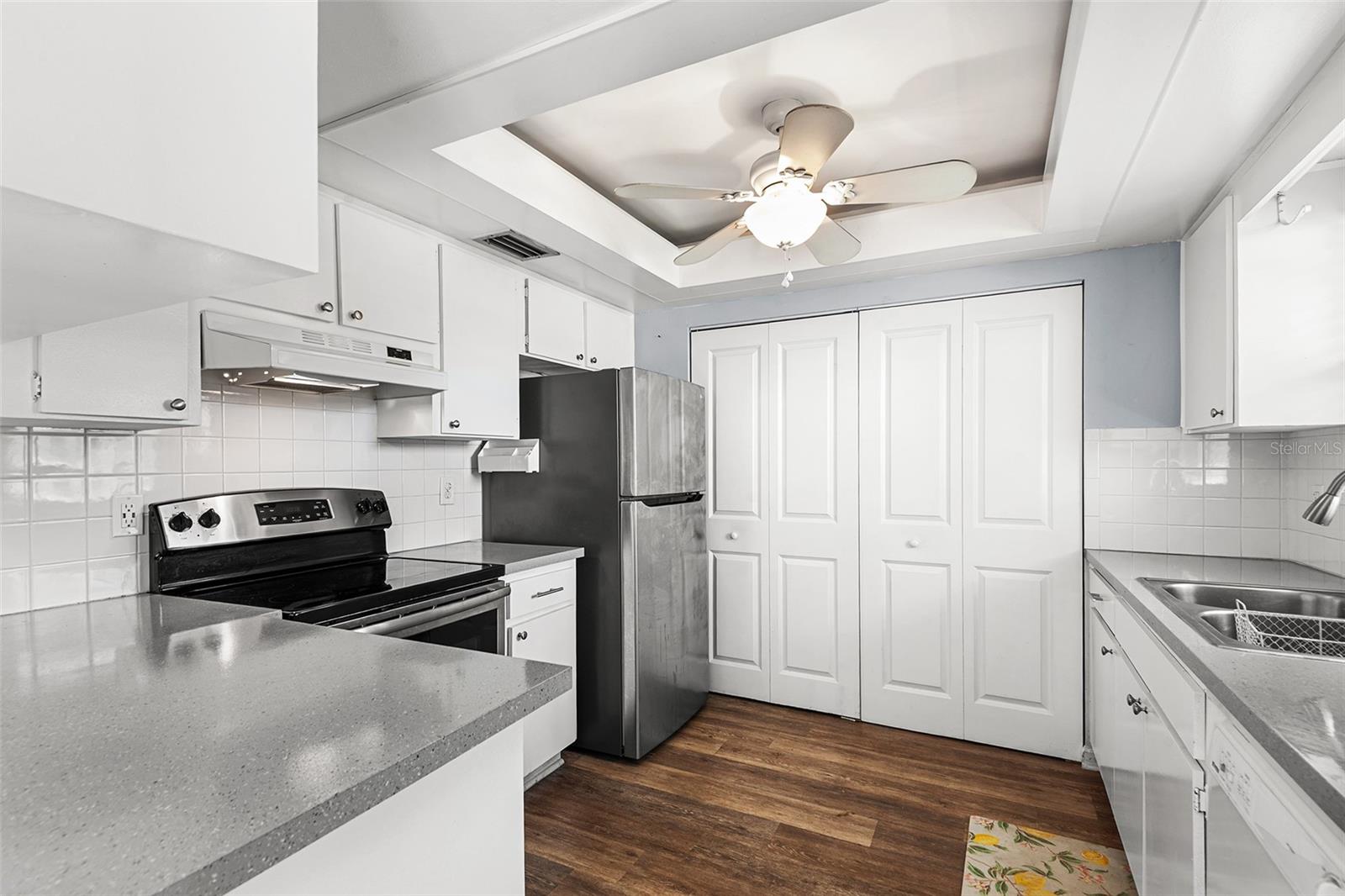 GREEN DOLPHIN PARK CONDO - Residential