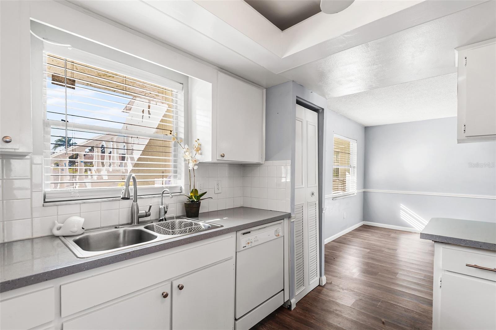 GREEN DOLPHIN PARK CONDO - Residential