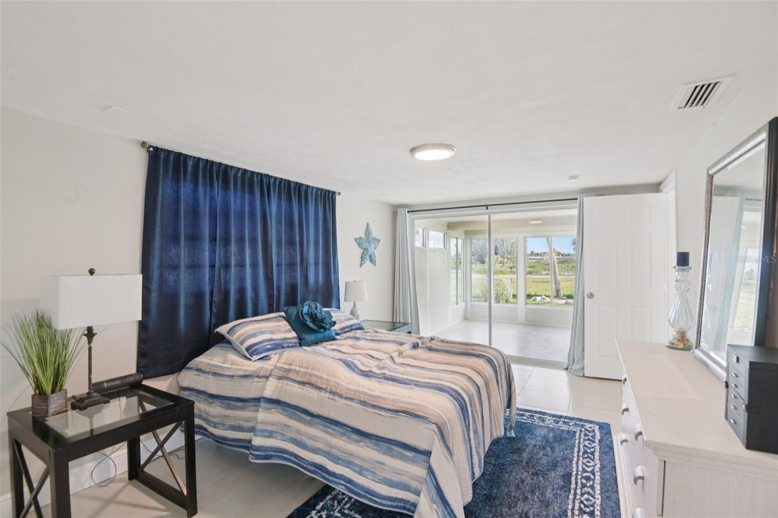 FLOR A MAR - Residential