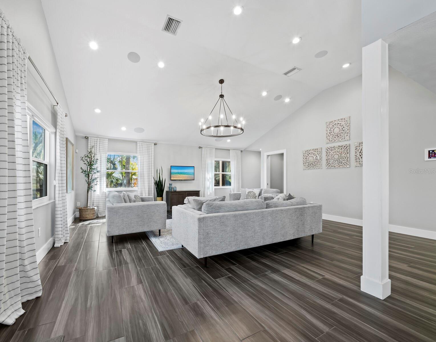 SOUTH GATE - Residential
