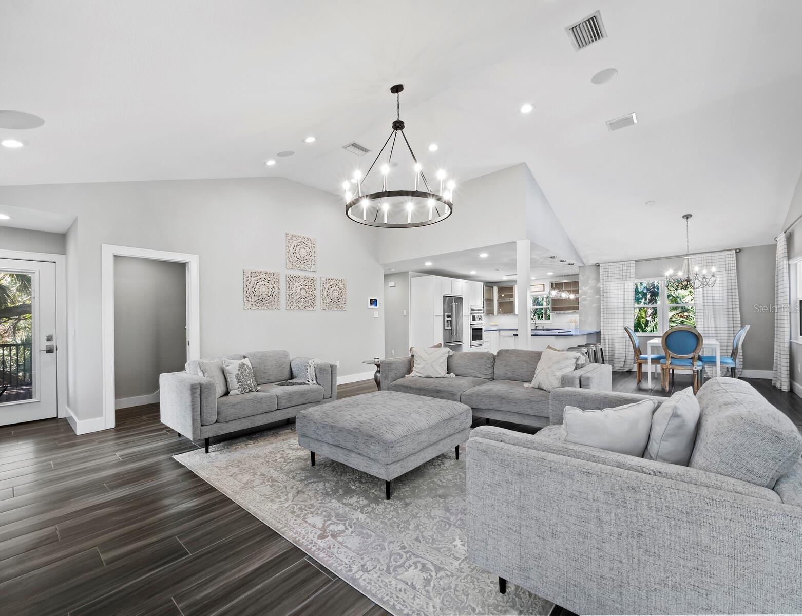 SOUTH GATE - Residential