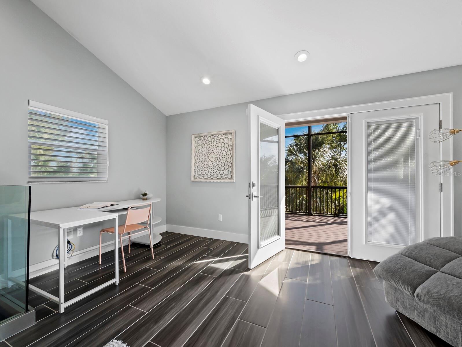 SOUTH GATE - Residential