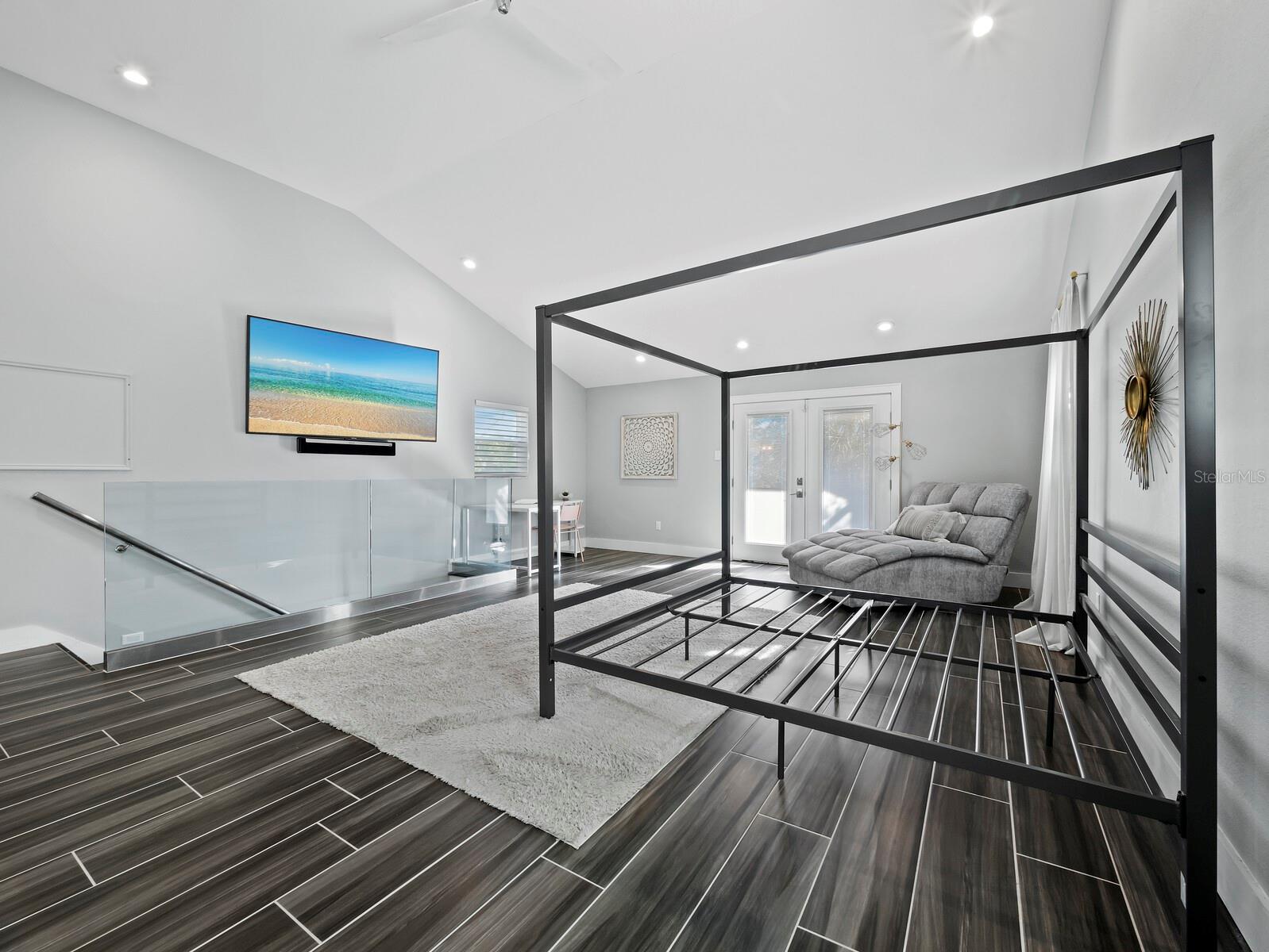 SOUTH GATE - Residential