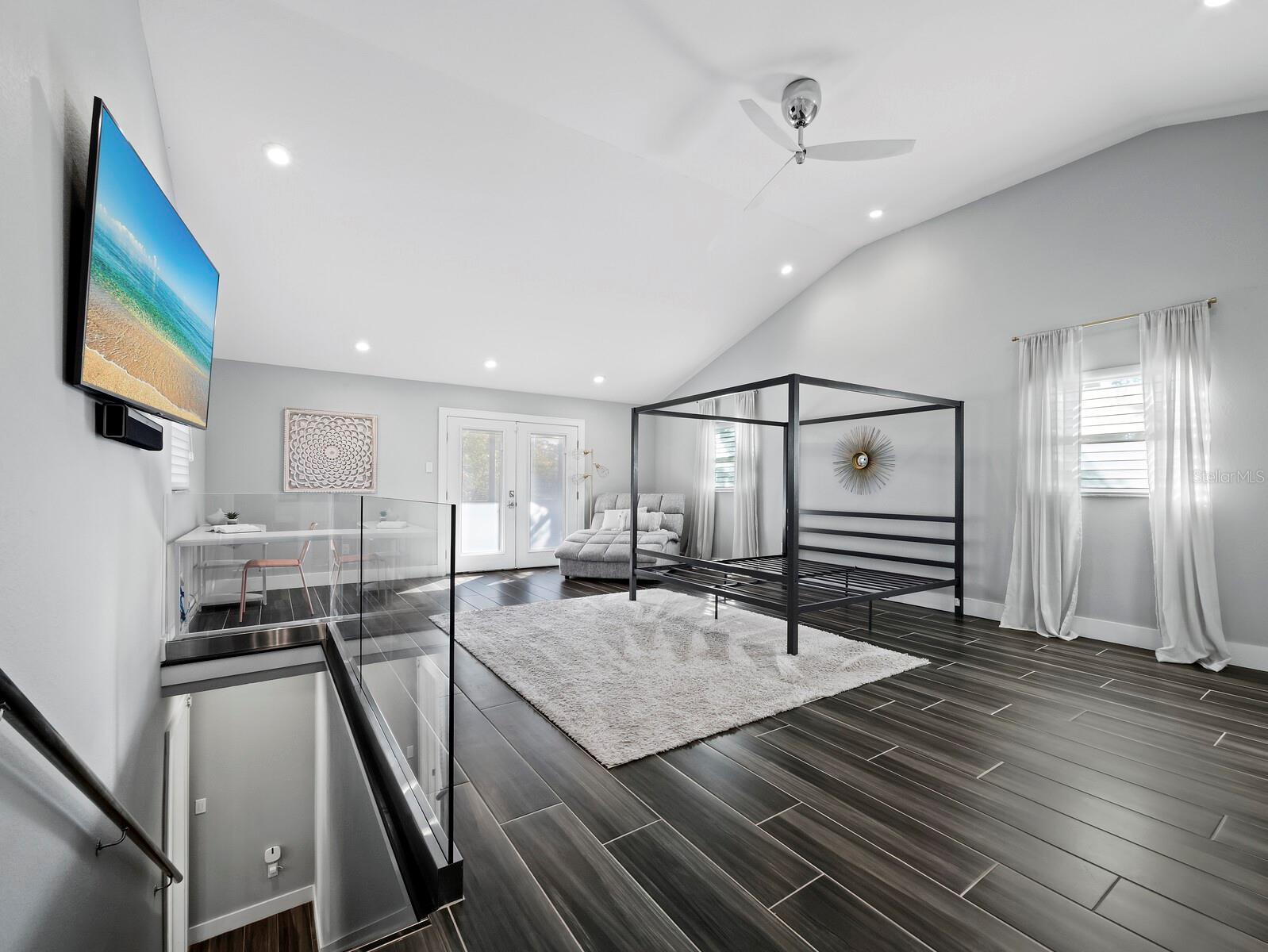 SOUTH GATE - Residential