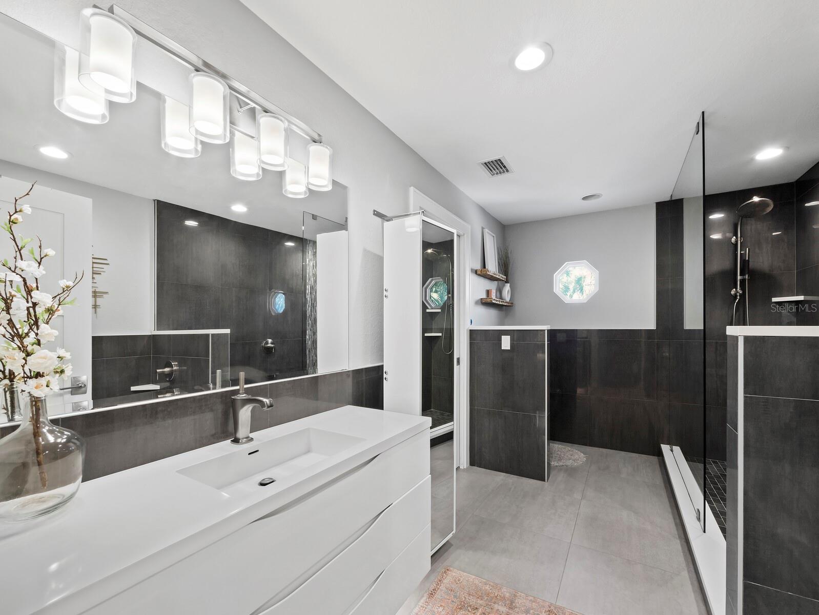 SOUTH GATE - Residential