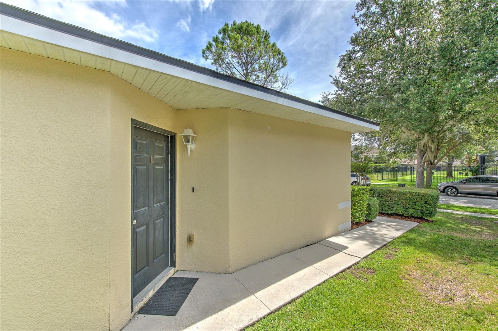 5843 WRENWATER