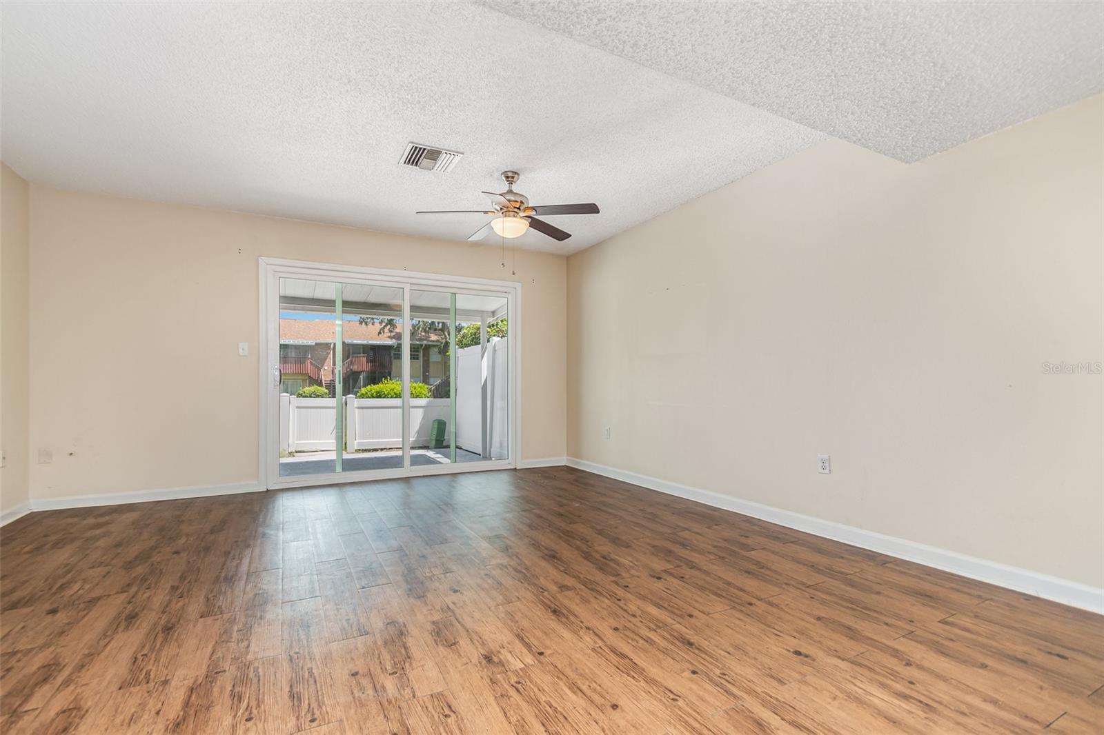 LEESBURG OAKHURST AT LEESBURG CONDO - Residential