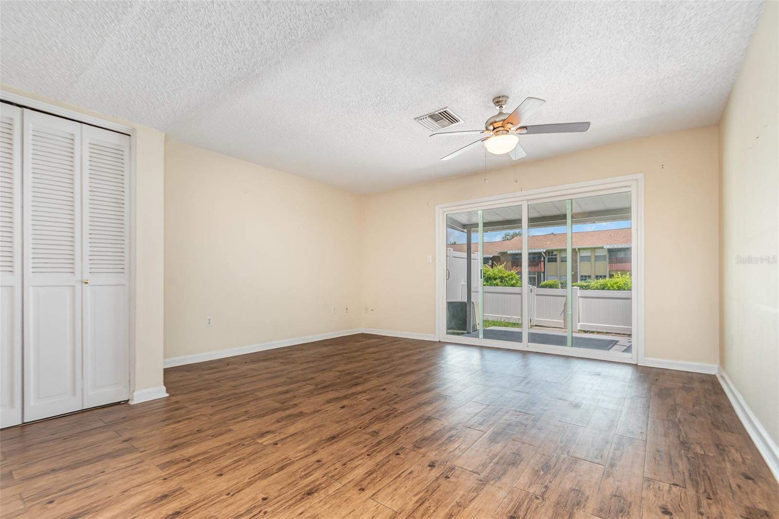 LEESBURG OAKHURST AT LEESBURG CONDO - Residential