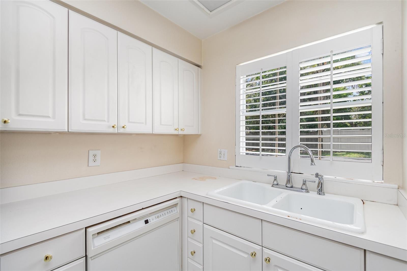 LEESBURG OAKHURST AT LEESBURG CONDO - Residential
