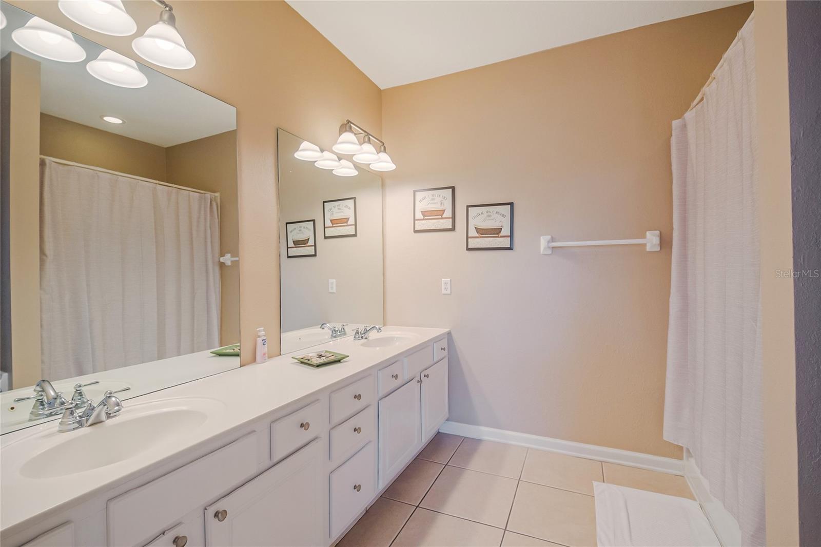 BAYSHORE/VISTA CAY PH 06 - Residential