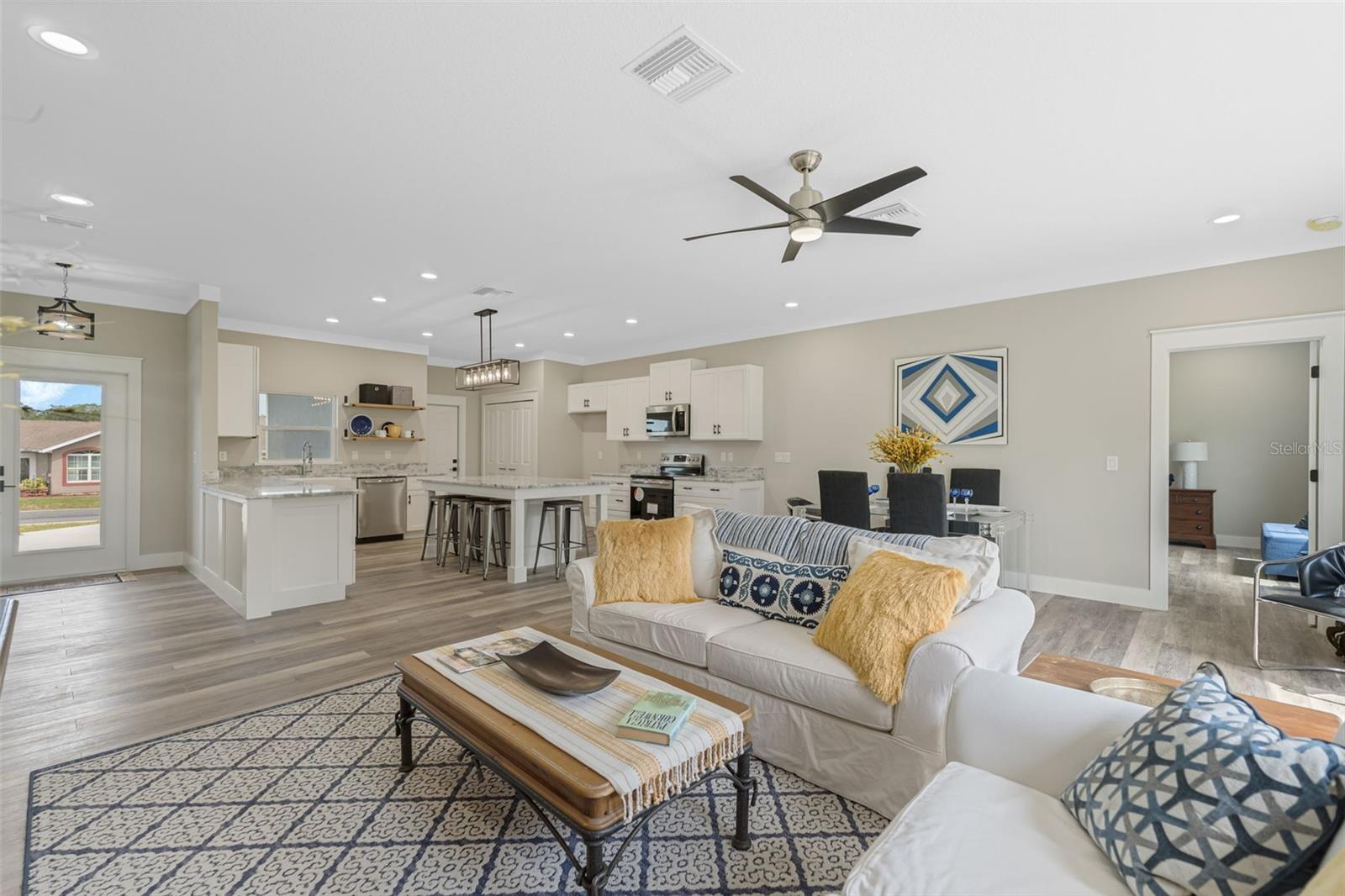 TWIN LAKES ESTATES - Residential