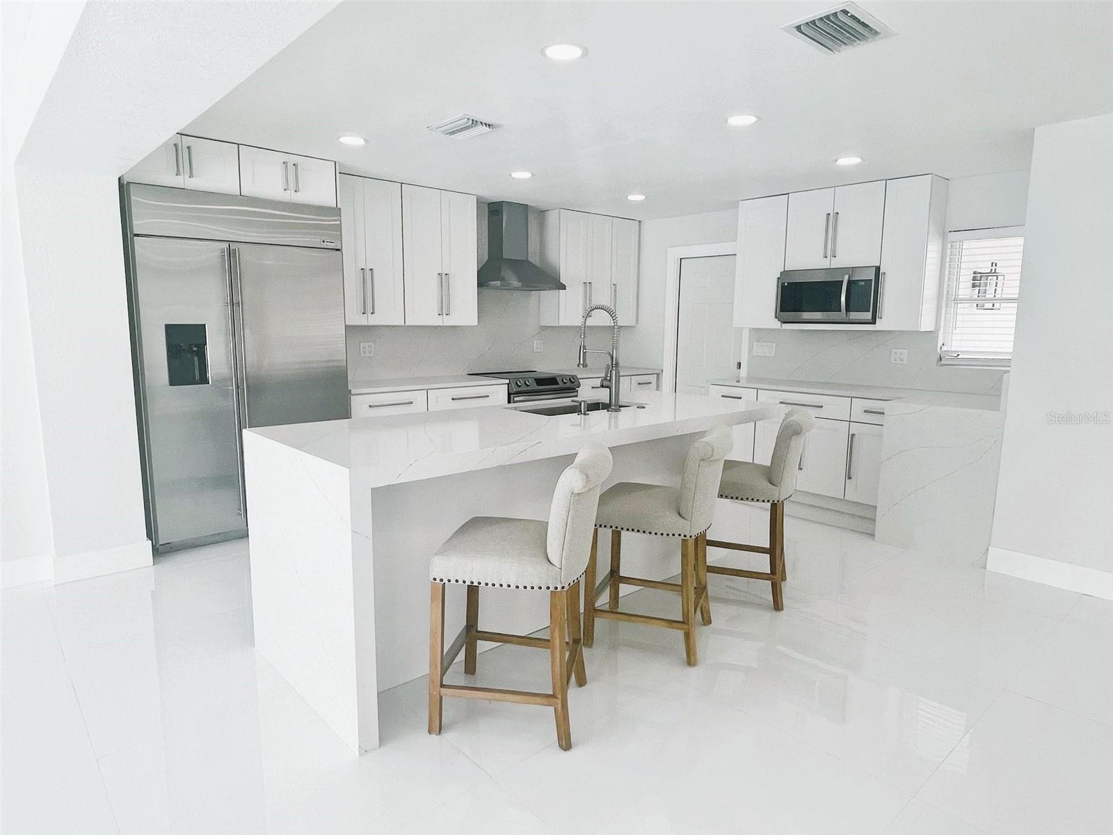 FRST LAKES COUNTRY CLUB ESTATES - Residential Lease