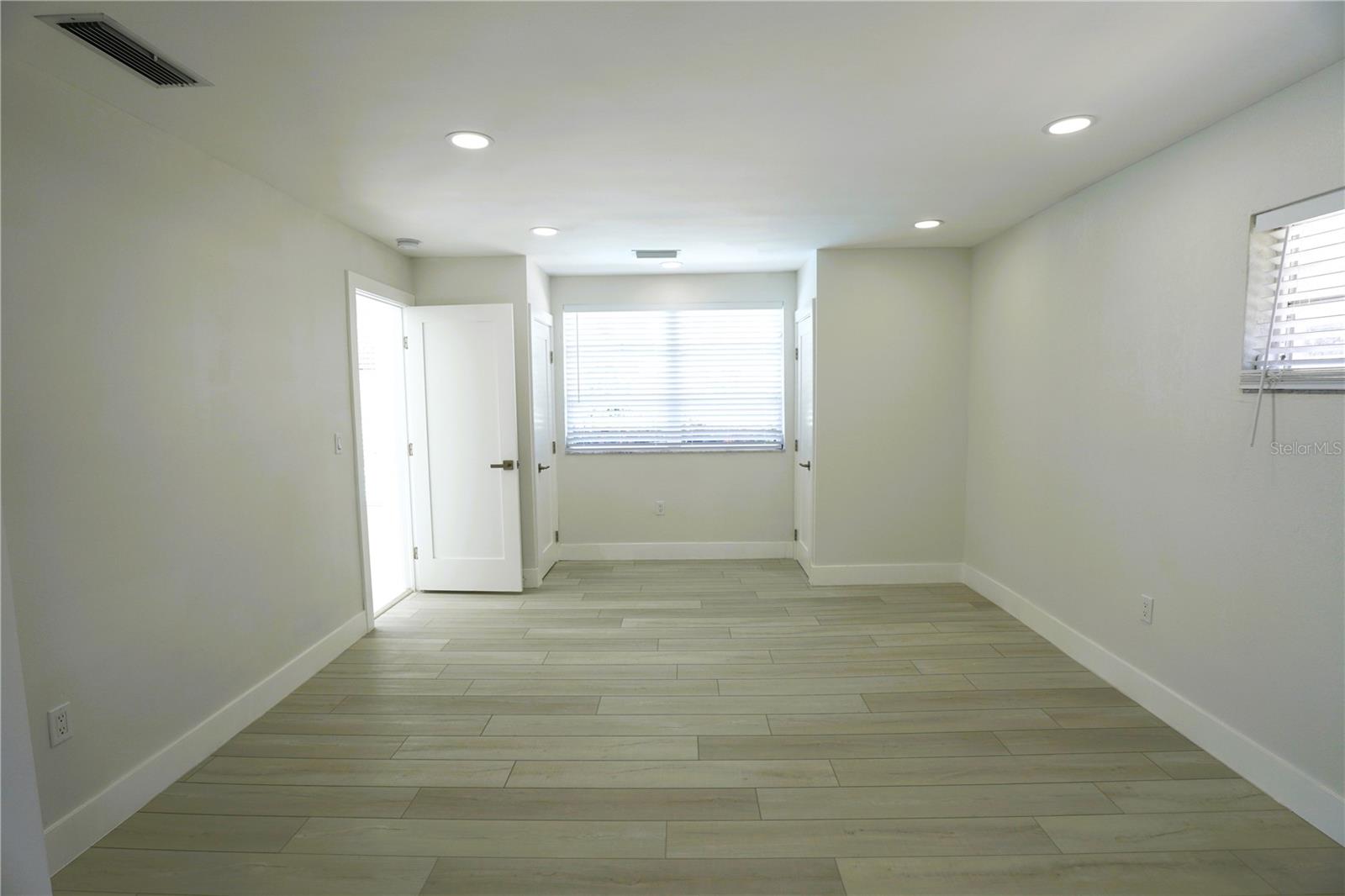 FRST LAKES COUNTRY CLUB ESTATES - Residential Lease