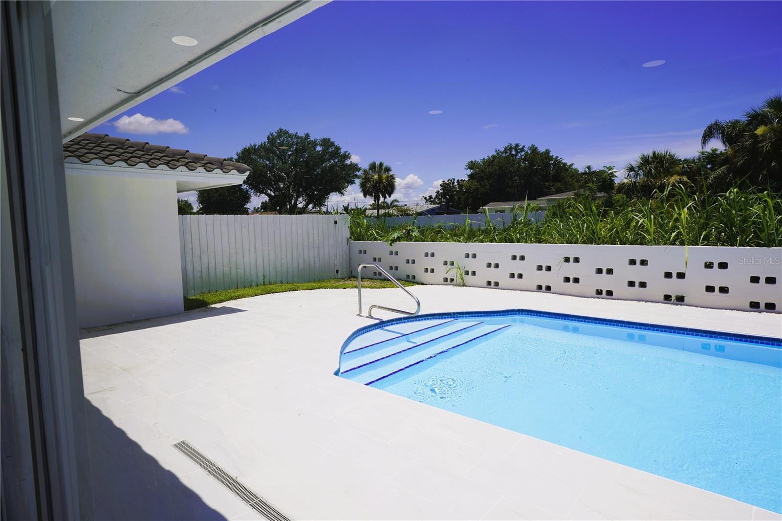 FRST LAKES COUNTRY CLUB ESTATES - Residential Lease