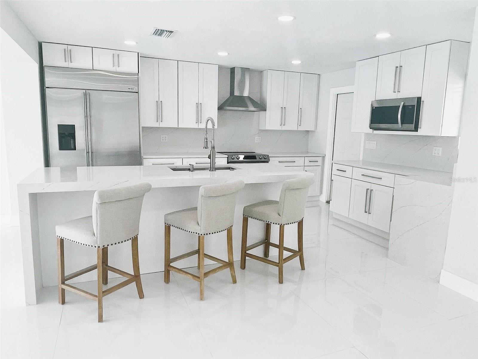 FRST LAKES COUNTRY CLUB ESTATES - Residential Lease