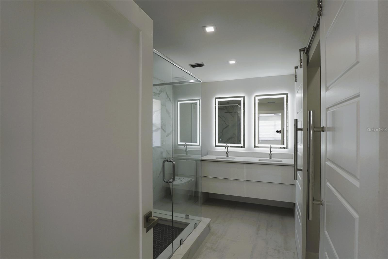 FRST LAKES COUNTRY CLUB ESTATES - Residential Lease