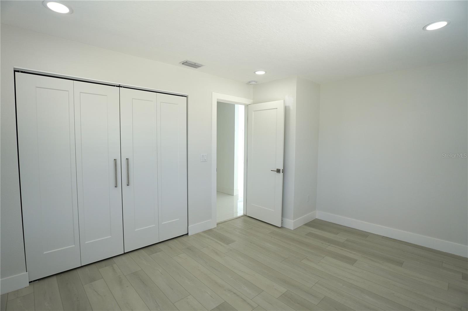 FRST LAKES COUNTRY CLUB ESTATES - Residential Lease