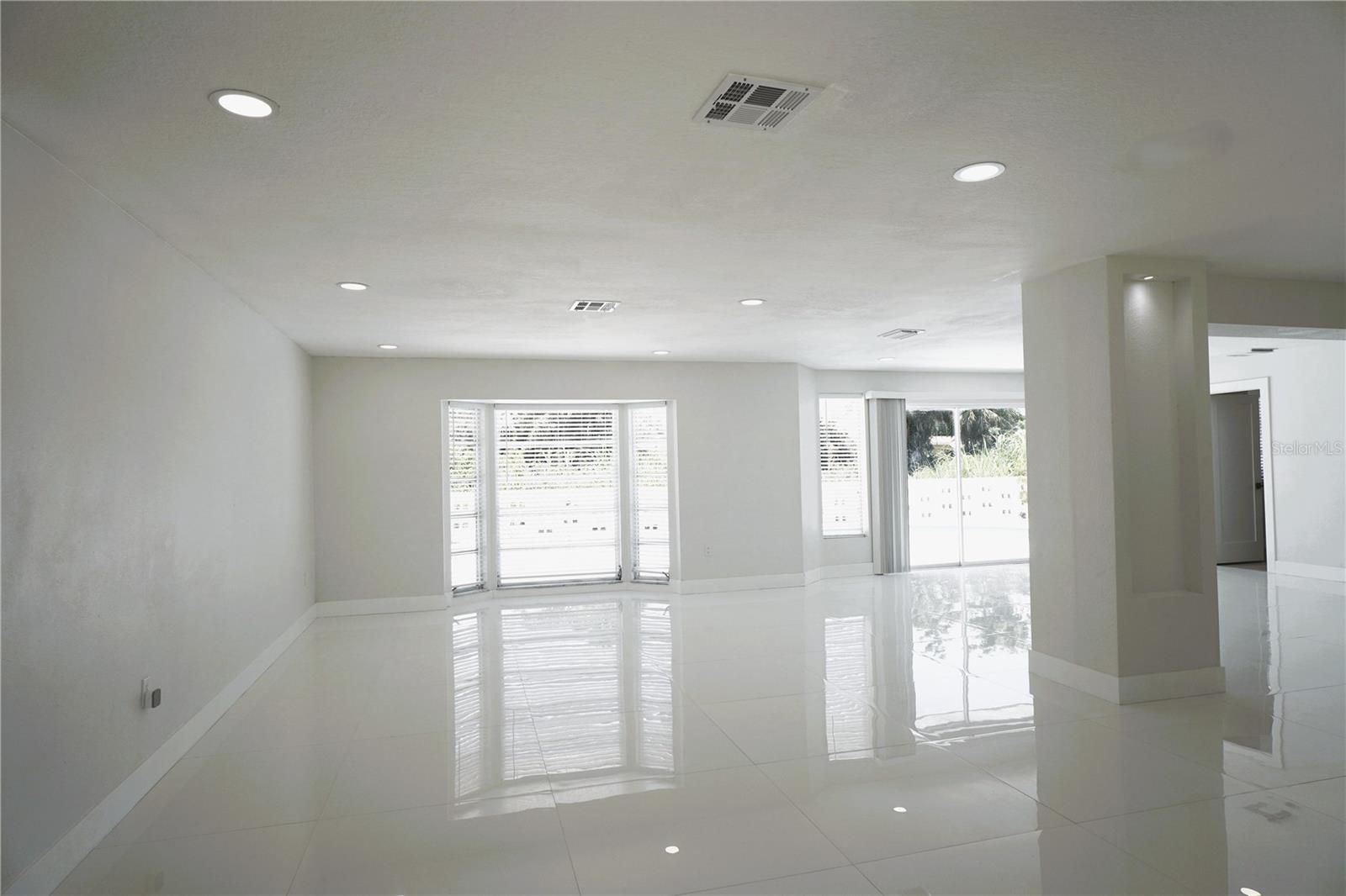 FRST LAKES COUNTRY CLUB ESTATES - Residential Lease