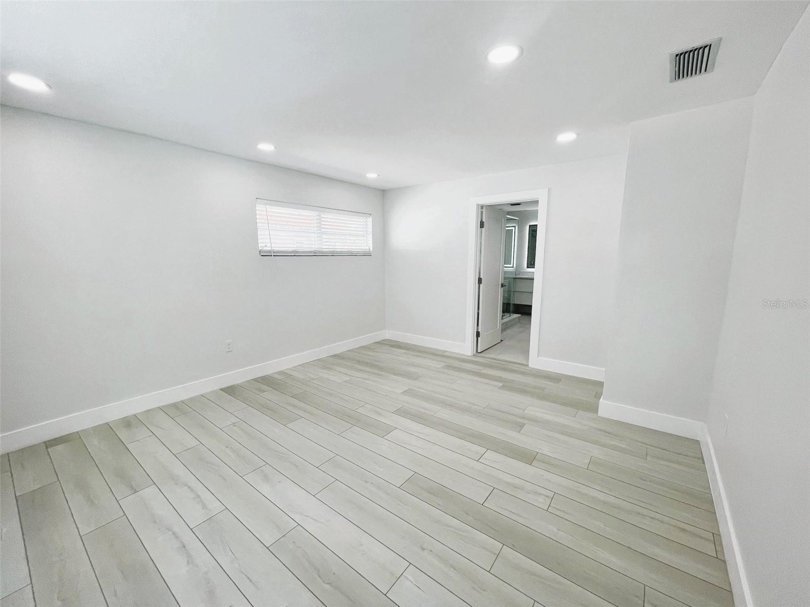 FRST LAKES COUNTRY CLUB ESTATES - Residential Lease